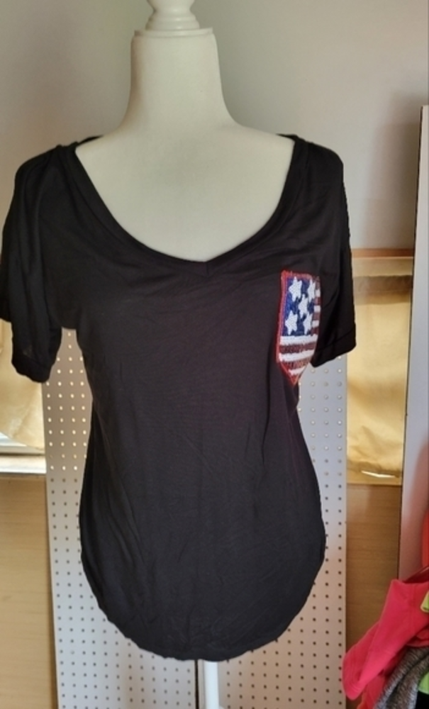 Luna size S black v neck Tshirt‎ with sequin flag pocket NWT
